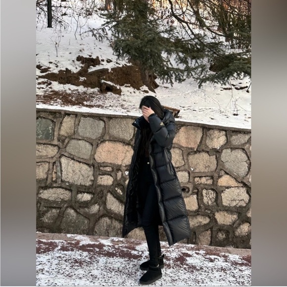 Women's Black Puffer Coat - Picture 10 of 14